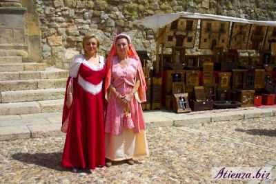 Atienza - Feria Medieval - Doncellas de paseo