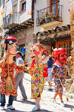Atienza - Fiestas Patronales Santísimo Cristo - Gigantes y Cabezudos
