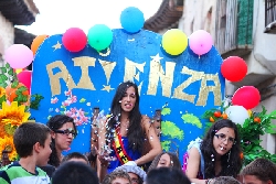 Atienza - Fiestas Patronales Santísimo Cristo - Reina y Damas en el desfile de peñas