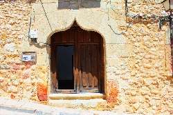 Atienza - Arquitectura Civil - Puerta con arco en punta