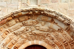 Atienza - Iglesia de Santa María del Rey - Figuras de los arcos de la puerta románica