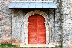 Atienza - Iglesia de Santa María del Rey - Puerta trasera con inscripción árabe