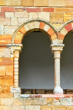 Atienza - Iglesia Museo San Bartolomé - Arcos románicos de medio punto