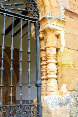 Atienza - Iglesia Museo San Bartolomé - Pilar románico