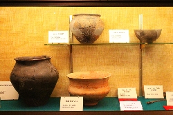 Atienza - Iglesia Museo San Gil - Basijas y urnas funerarias
