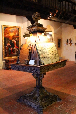 Atienza - Iglesia Museo San Gil - Cantorales de pergamino y atril
