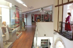Atienza - Inaugurado el Museo Etnológico - Vestidos diarios